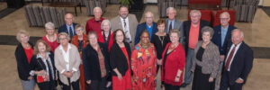 A group of alumni gathered together for an alumni dinner event.